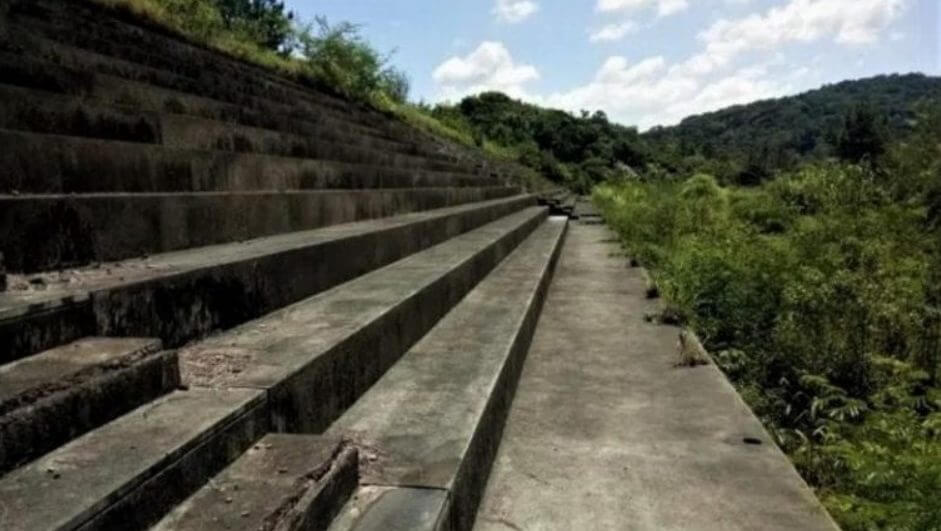 Estádio abandonado no bairro Fidélis em Blumenau