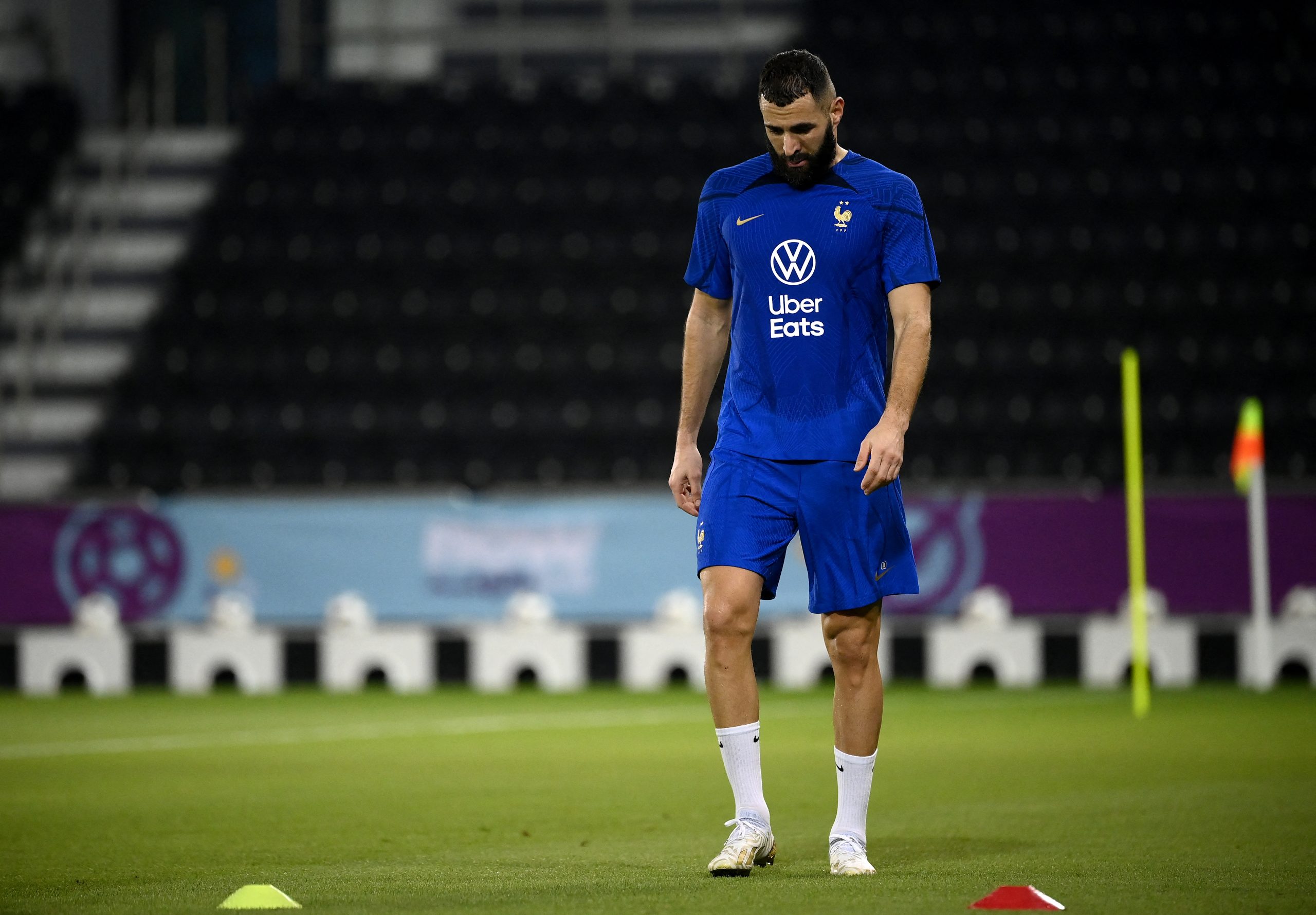 Benzema sofre lesão e está fora da Copa