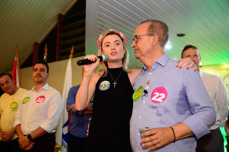 Júlia Zanatta, deputada eleita por SC, ao lado de Jorginho Mello