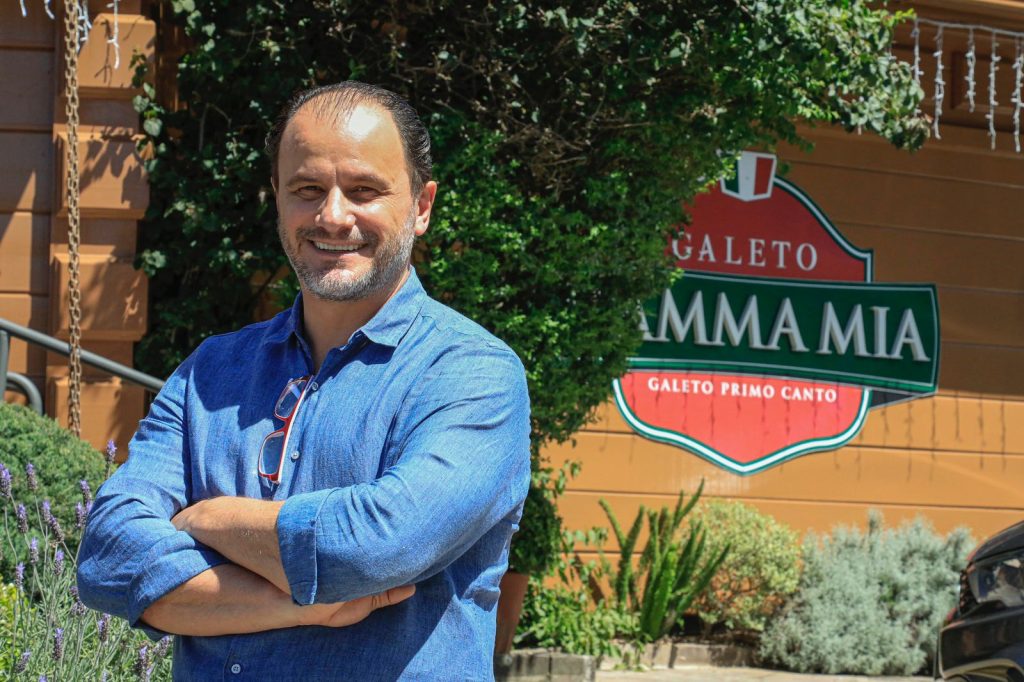 A unidade própria tem à frente o fundador da marca e empresário Julinho Cavichioni.