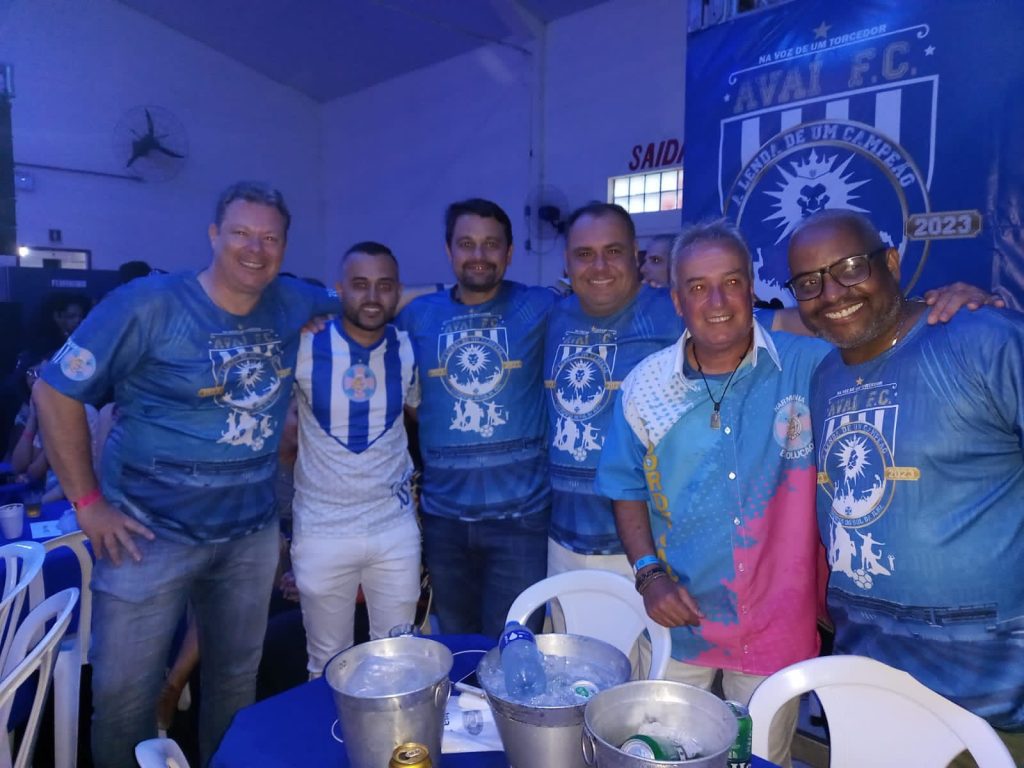 Acadêmicos do Sul da Ilha reúne ícones do Avaí durante festa em Floripa