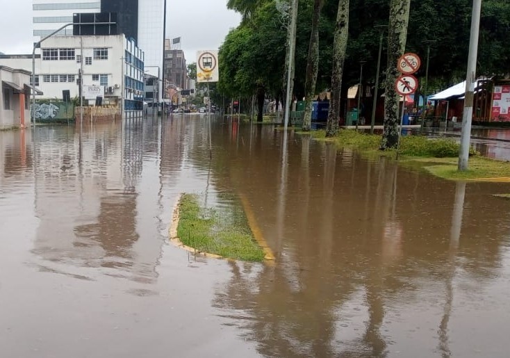 No final de semana, Centro de Joinville foi uma das áreas afetadas por alagamentos