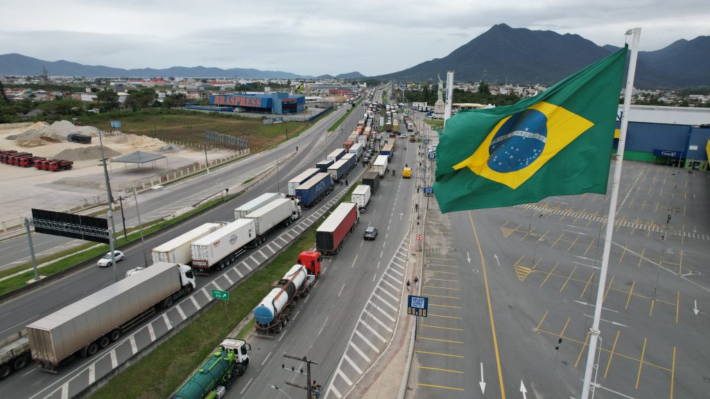 Atos se espalharam pelo país