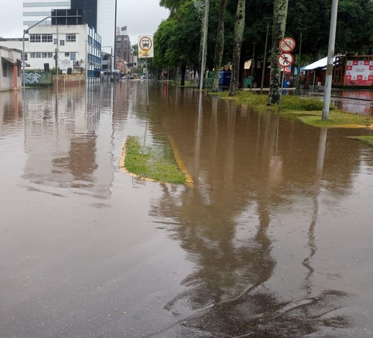 Centro de Joinville voltou a enfrentar alagamentos neste final de semana