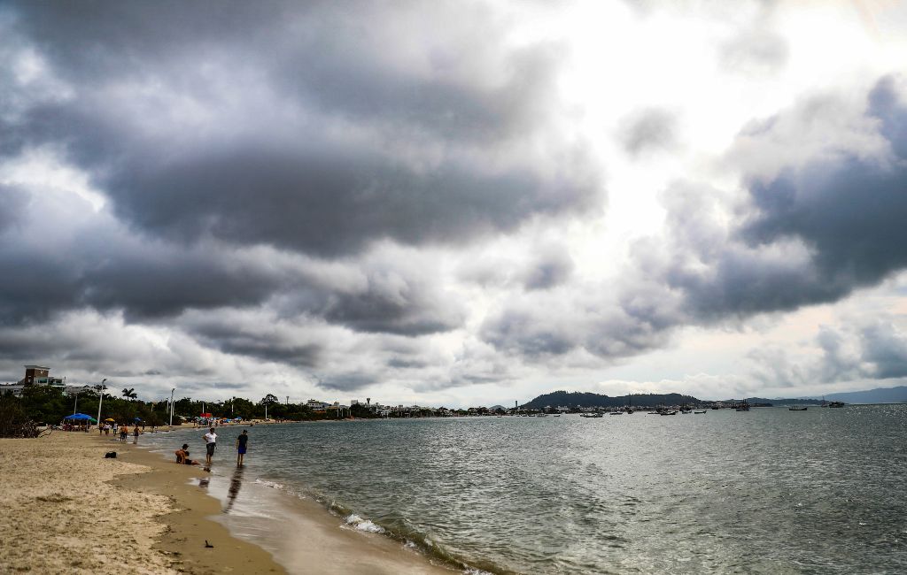 Nuvens e tempo instável