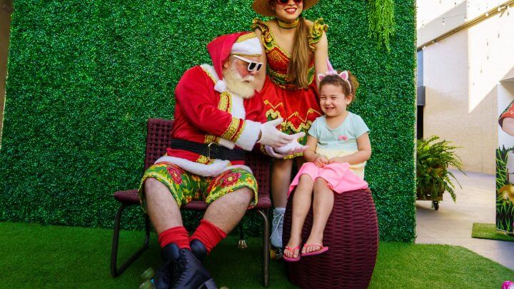 Papai Noel de patins abre temporada natalina no Rio Tavares