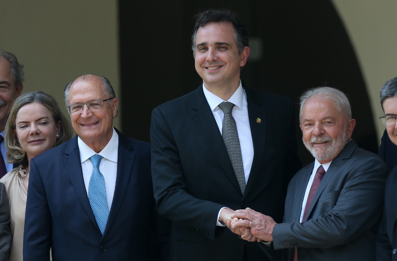Lula se encontra com chefe dos Poderes