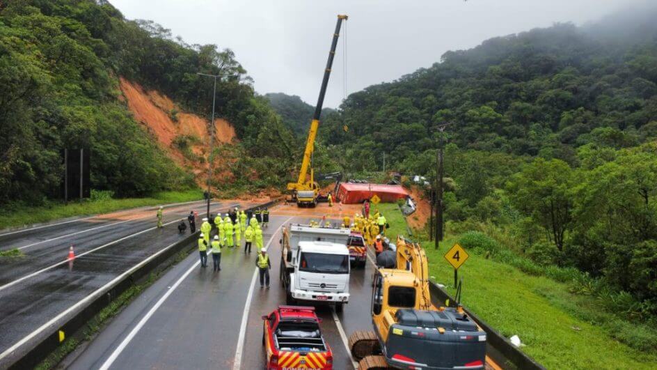 Acidente na BR-376 ocorreu na segunda-feira
