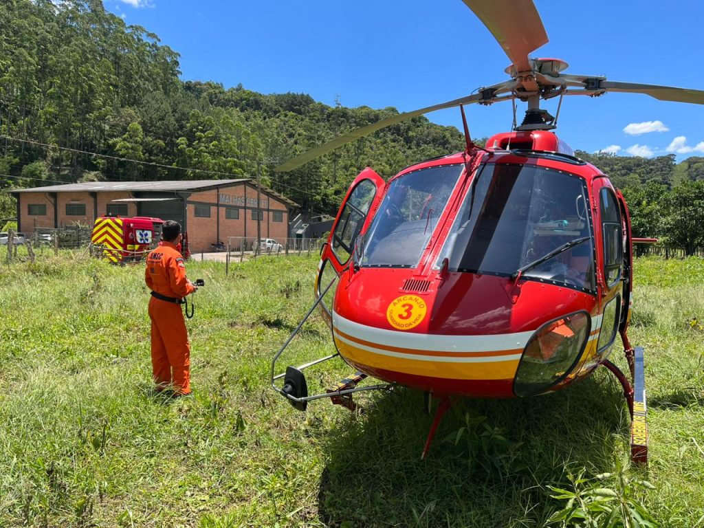 Bombeiros atendem vítima de ataque de abelhas em Apiúna