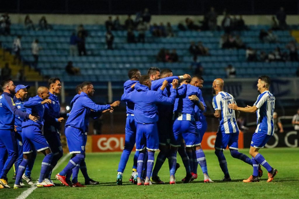 Avaí vence o Ceará por 2 x 0