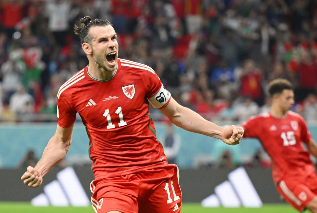 Gareth Bale comemora gol do País de Gales contra os Estados Unidos na Copa do Mundo no Catar