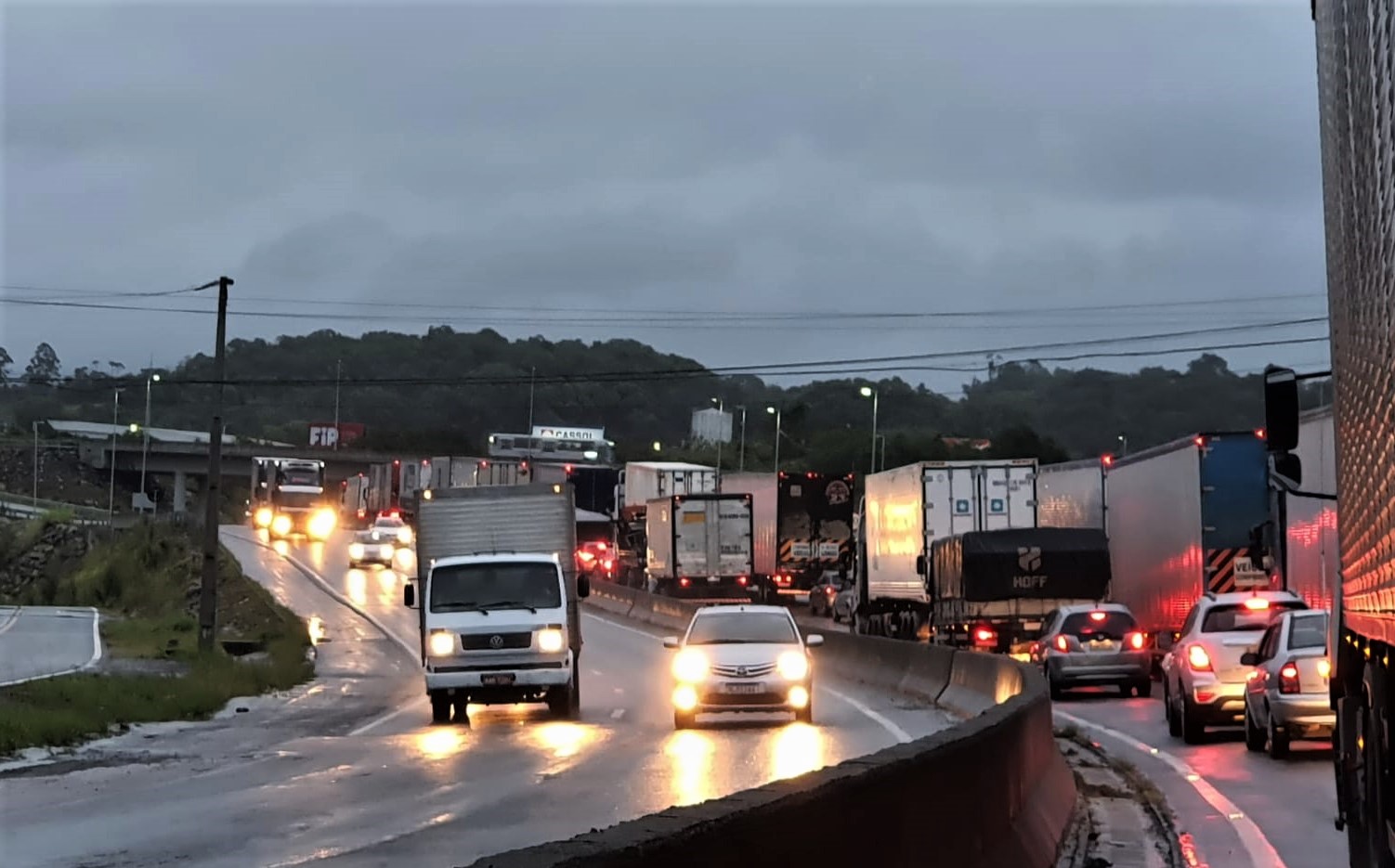 BR-470, trânsito intenso