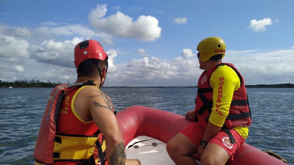 Buscas bombeiros por pescador desaparecido