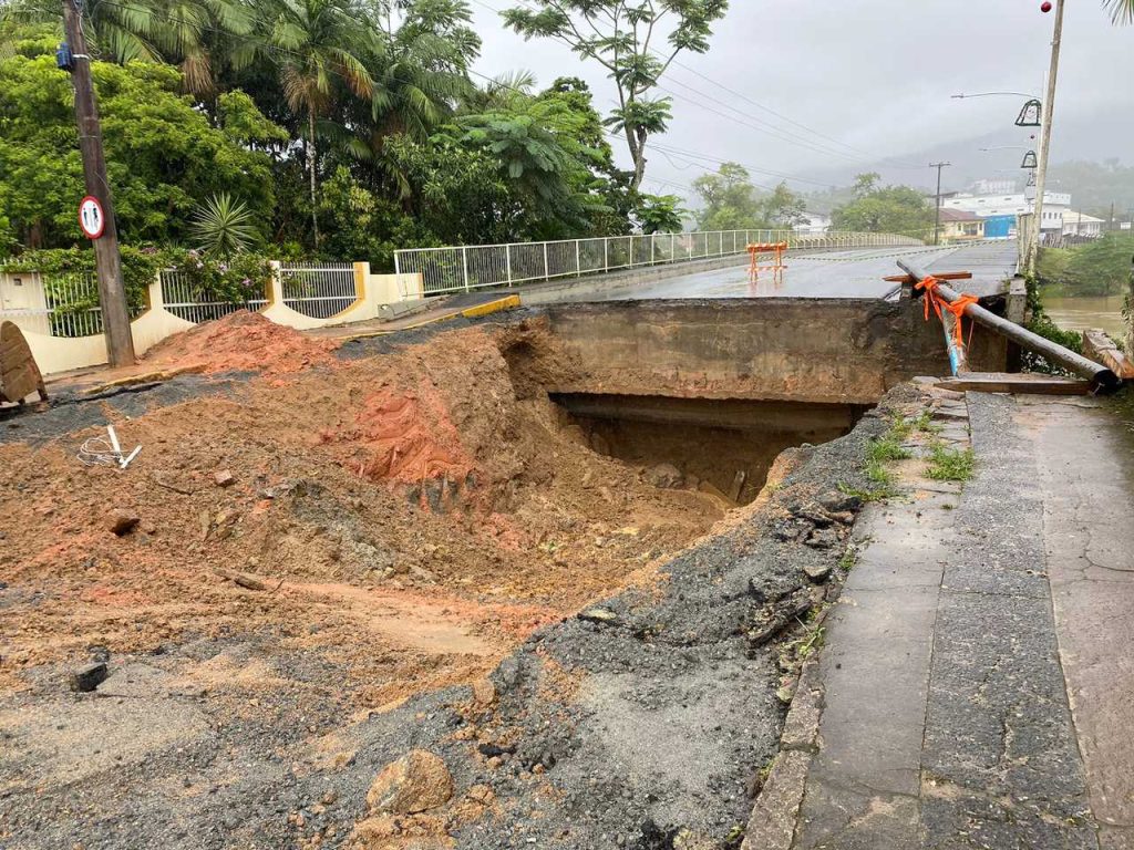 Chuva provoca estragos em Timbó