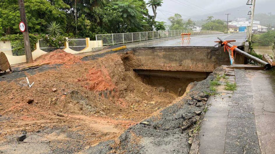 Chuva provoca estragos em Timbó