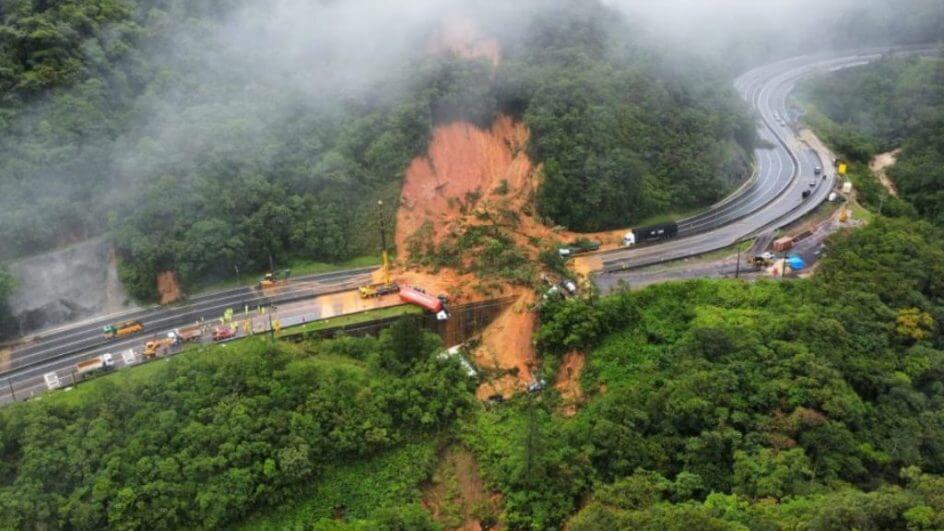 Duas pessoas morreram no deslizamento de terra em Guaratuba