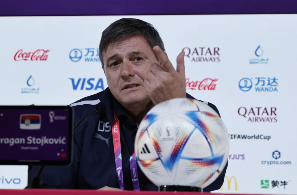 Dragan Stojkovic em coletiva da Sérvia na Copa do Mundo