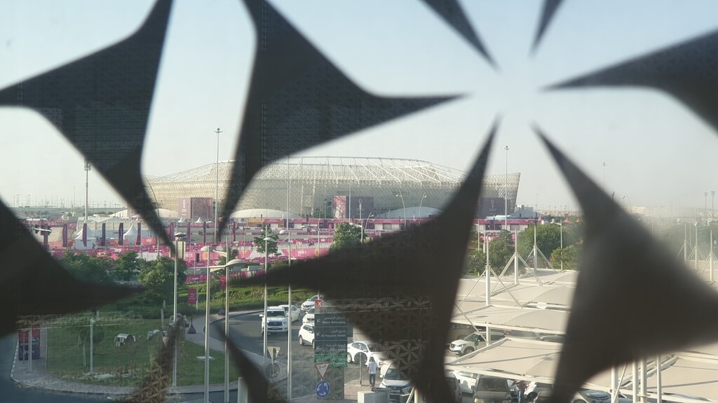 Education City Stadium, visto da saída do metrô. Esse é muito fácil de chegar