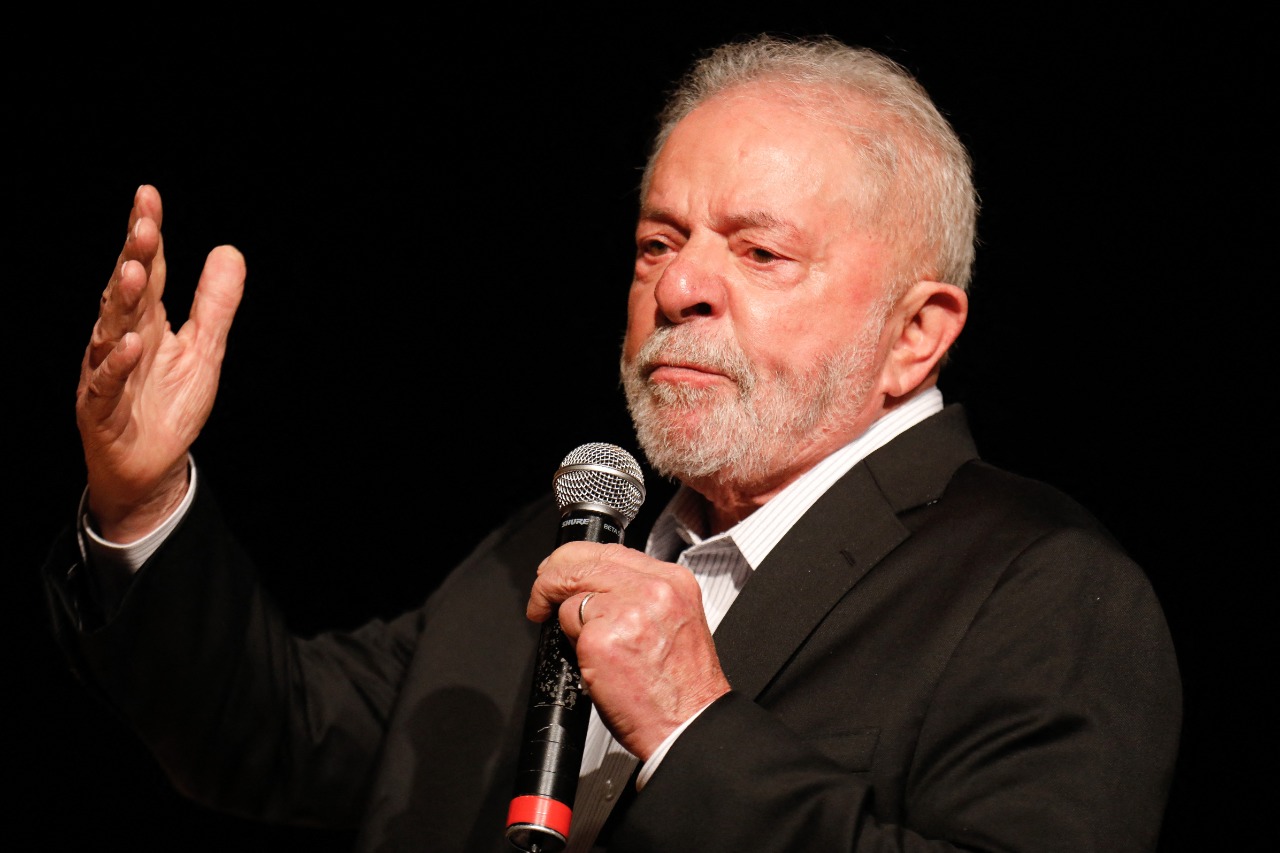 Lula fala