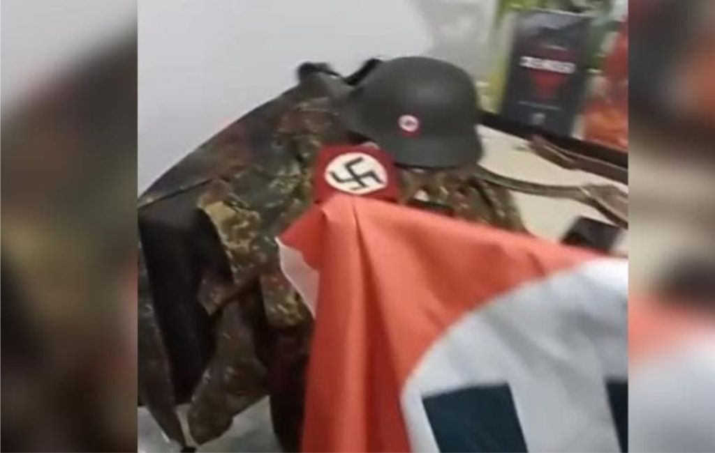 Itens são apreendidos em casa de suspeito de apologia ao nazismo