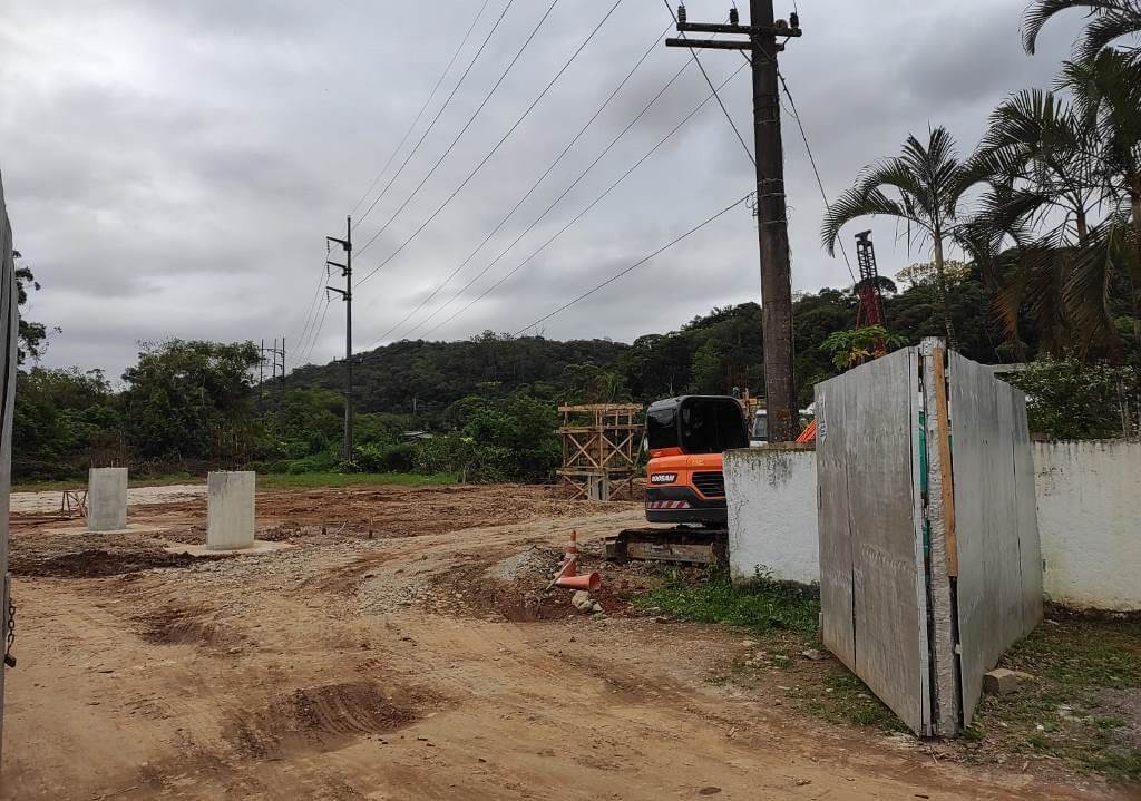 Obras de construção da ponte, em registro de outubro, começaram em junho