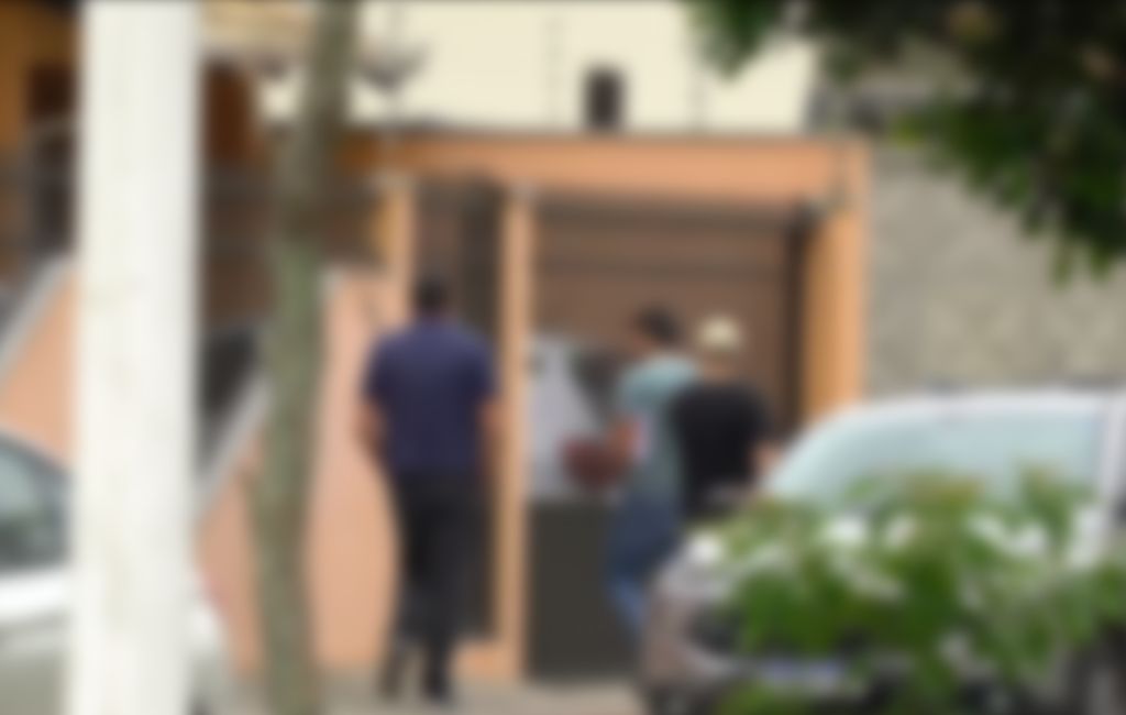 Operação em Itajaí apreendeu celular de policial