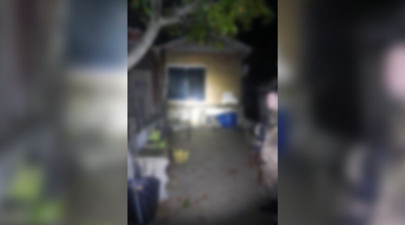 Menina foi visitar o pai na casa dele, em Penha