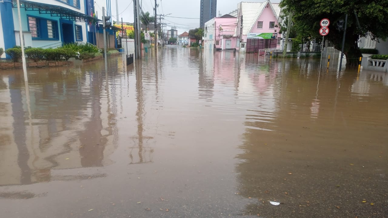 Ruas alagadas no Centro de Joinville