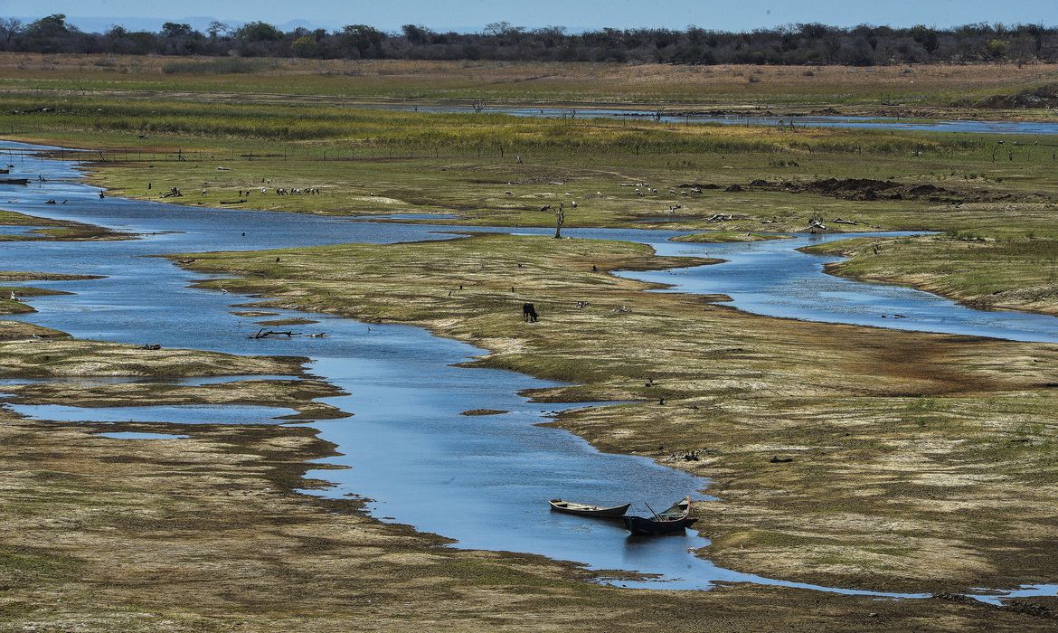 Seca expõe ruínas de cidades inundadas para a construção da barragem de Sobradinho, no fim da década de 1970 (Foto: Marcello casal jr/Agência Brasil)