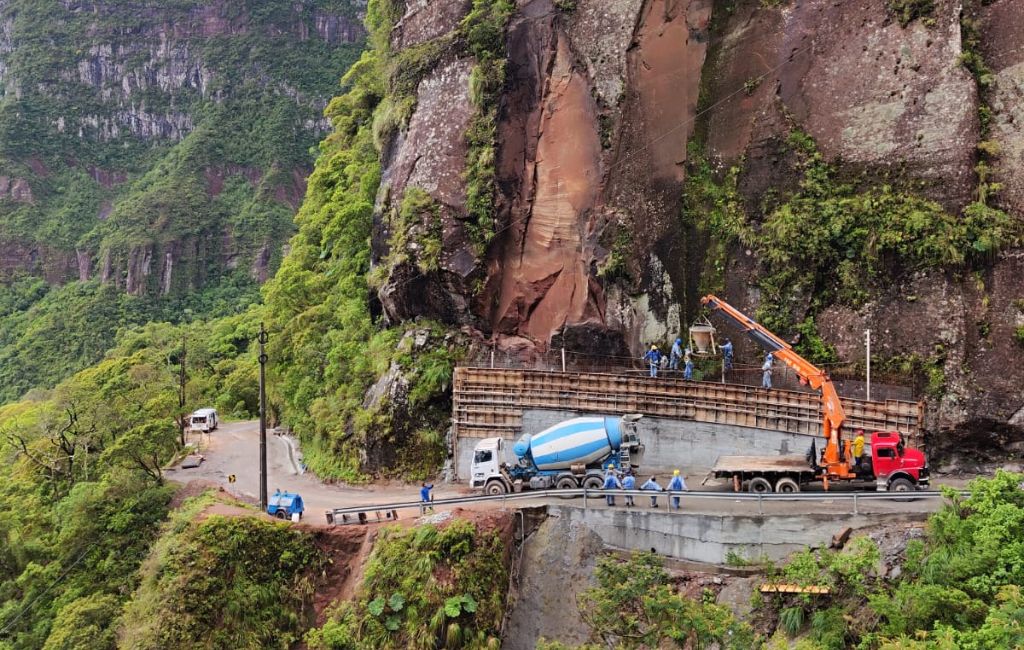 Obras na Serra do Corvo Branco