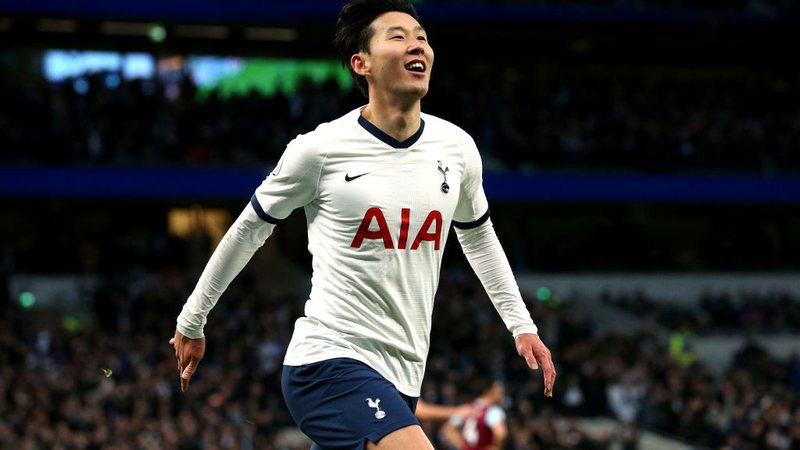 Son comemora gol pelo Tottenham