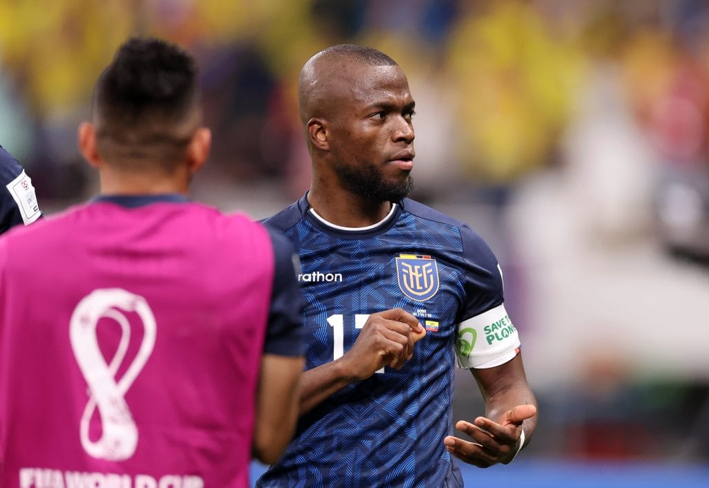 Enner Valencia comemora gol pelo Equador contra a Holanda