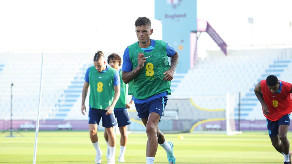 Ben White treinando pela Inglaterra