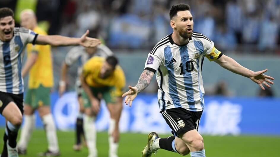 Lionel Messi comemora gol marcado contra a Austrália nas oitavas de final da Copa