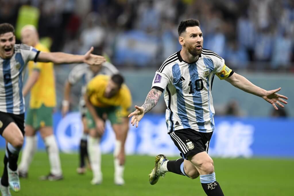 Lionel Messi comemora gol marcado contra a Austrália nas oitavas de final da Copa