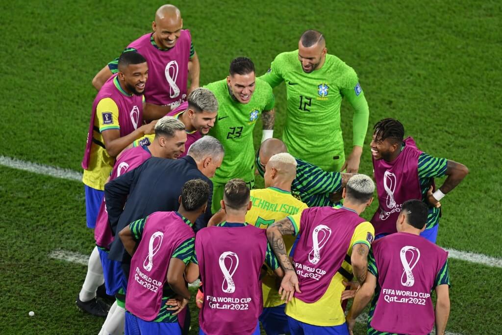 Tite fez a 'dança do Pombo' com Richarlison após gol marcado pelo atacante