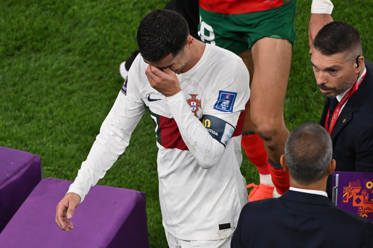 CR7 deixa gramado chorando (Foto: Nelson Almeida/AFP)
