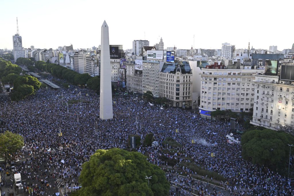 Torcida da Argentina fez a festa em Buenos Aires (Foto: Luis Robayo/AFP)