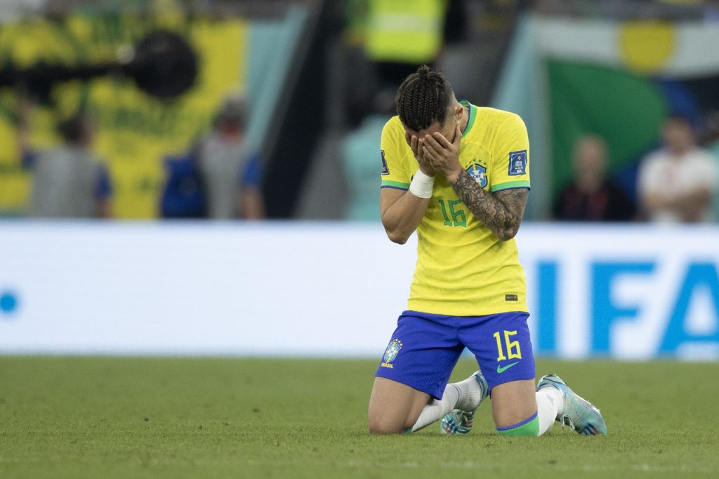 Lesão no joelho tirou Alex Telles da Copa do Catar
