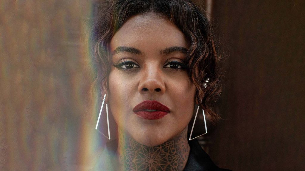 Ammora Alves, ex-The Voice Brasil se prepara para lançar carreira solo.