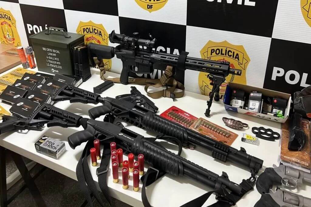 Homem que tentou explodir caminhão teve arsenal apreendido pela polícia