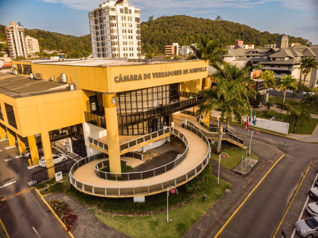 Com mudança, vereadores poderão ter até oito assessores - hoje são sete