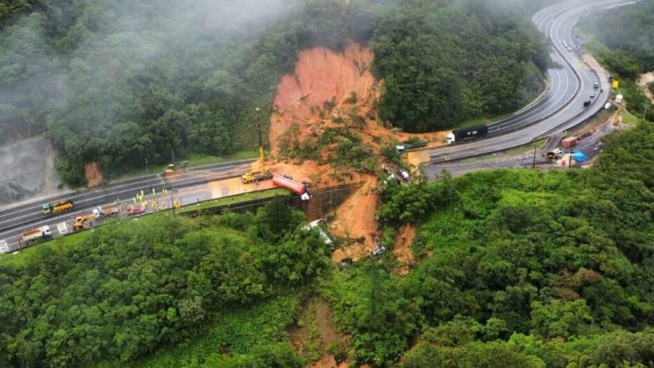 Deslizamento na 376 ocorreu em novembro e duas pessoas morreram