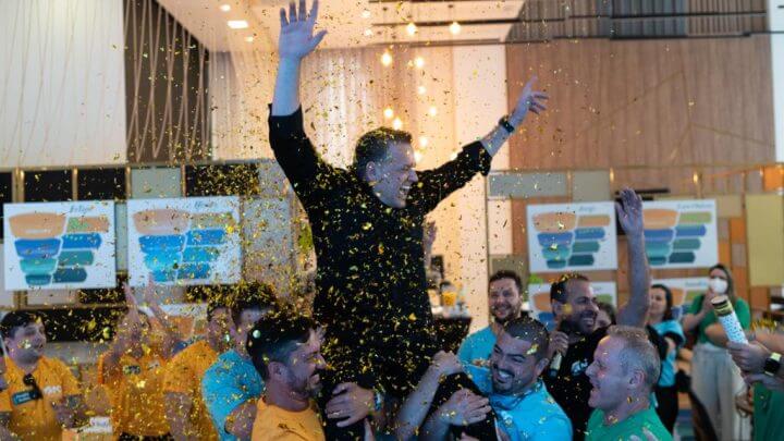 Empresário Altevir Baron celebra a maior honraria da ADVB-SC, o Top One