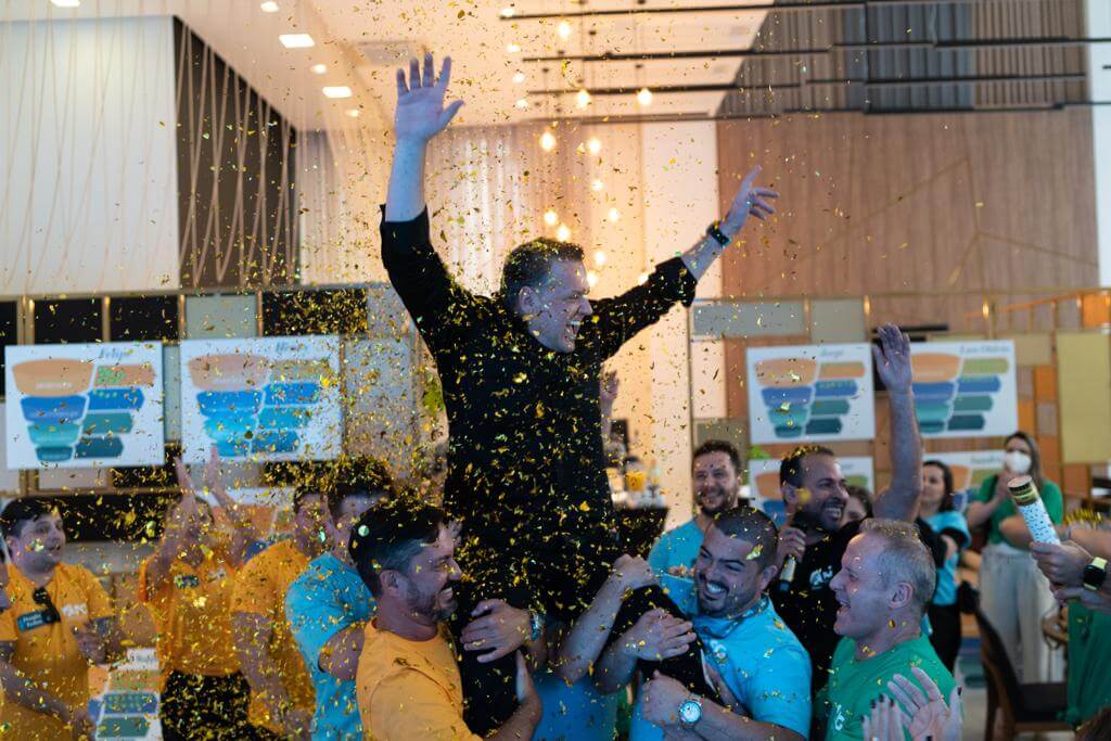 Empresário Altevir Baron celebra a maior honraria da ADVB-SC, o Top One