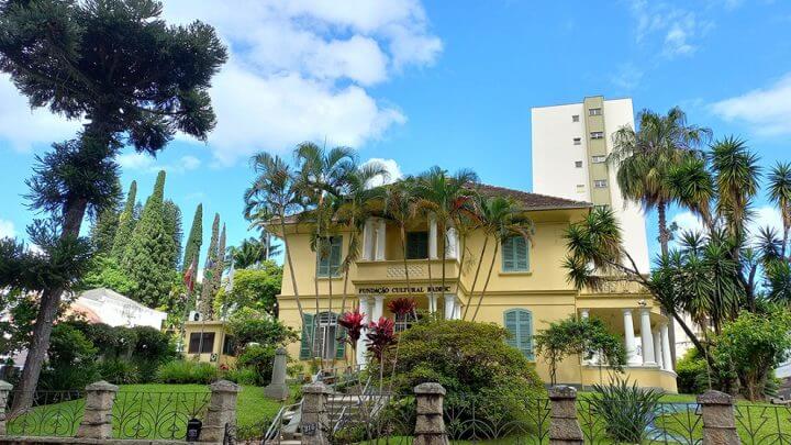 Fundação Cultural BADESC fica no Centro de Florianópolis.