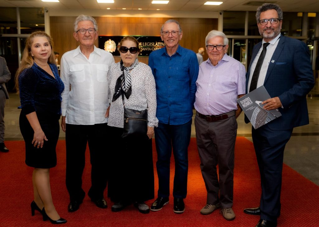 Livro com grandes nomes da arquitetura catarinense é lançado em Floripa