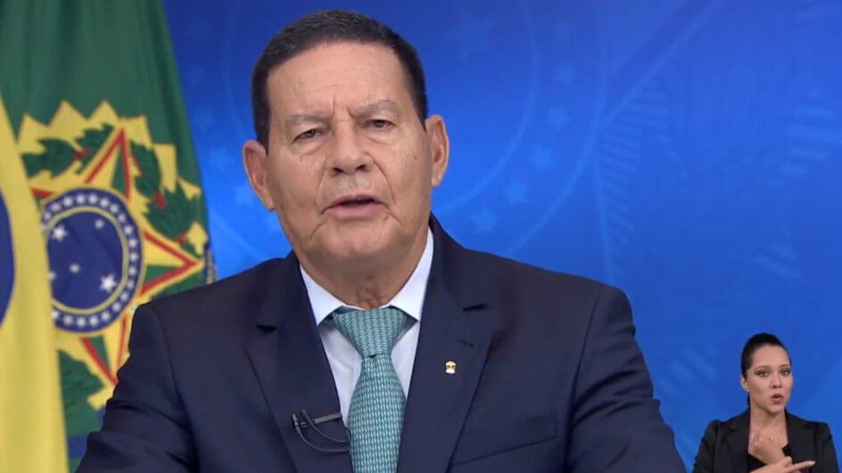 Na ausência de Bolsonaro, Mourão falou como presidente em exercício