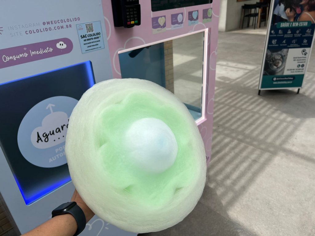 Máquina de algodão-doce é uma das novidades no primeiro open shopping do Sul da Ilha de SC.