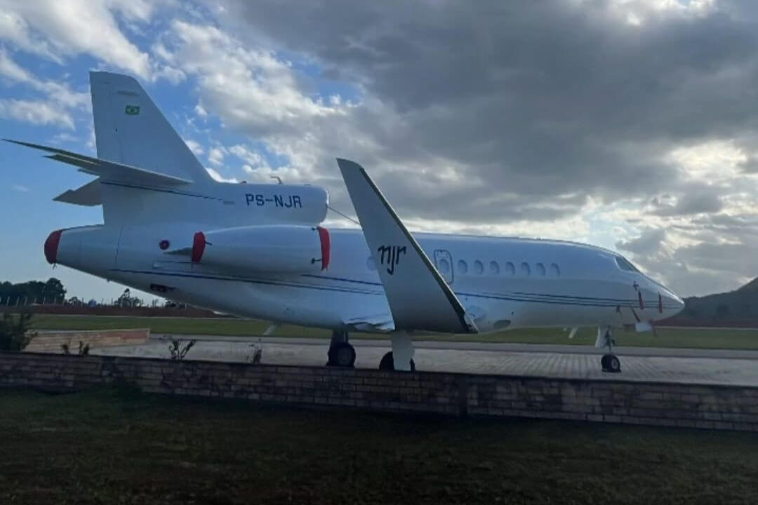 Pai de Neymar aterrissa em SC a bordo de novo jato que custa R$ 150 milhões